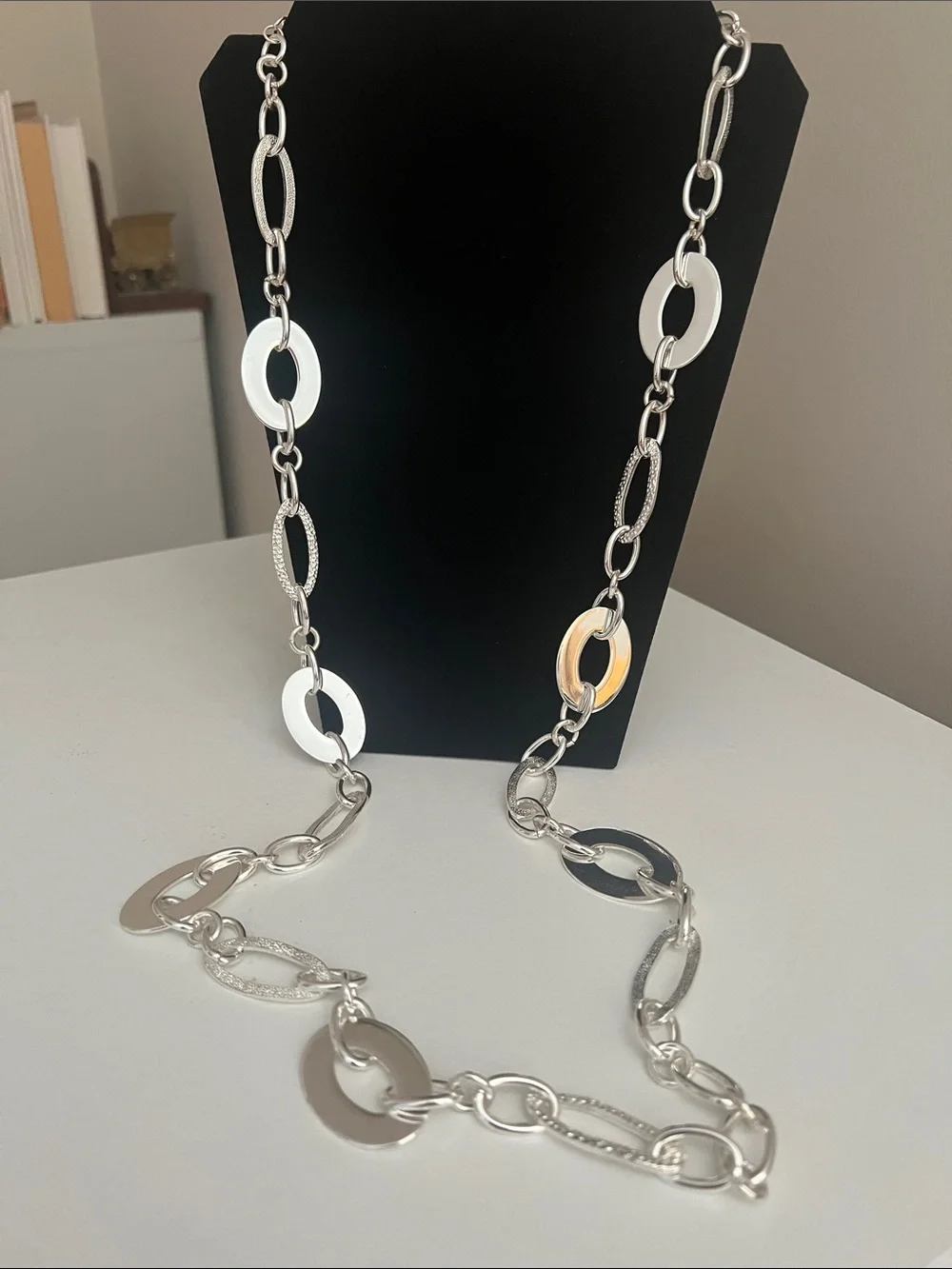 Daisy Fuentes Shiny Silver Tone Open Oval Link Necklace - Vintage